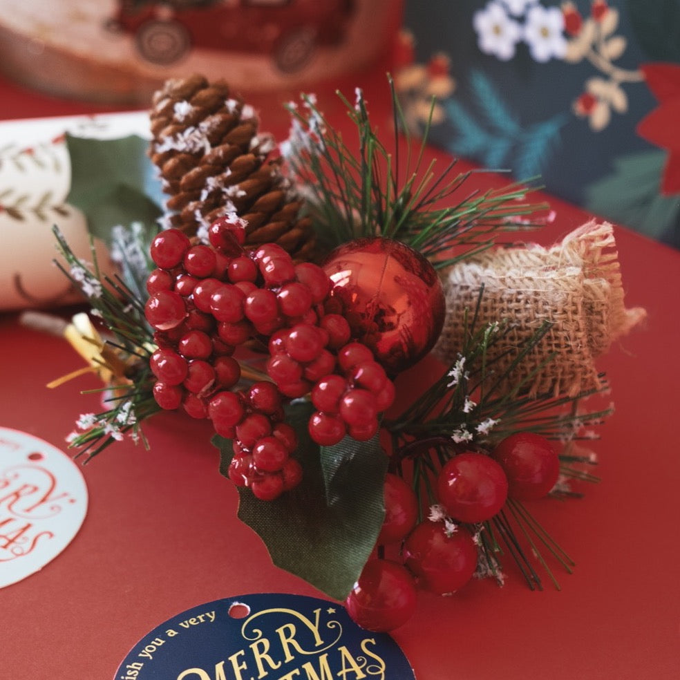 Pick Bacche rosse con Pigna e Fiocco di Juta