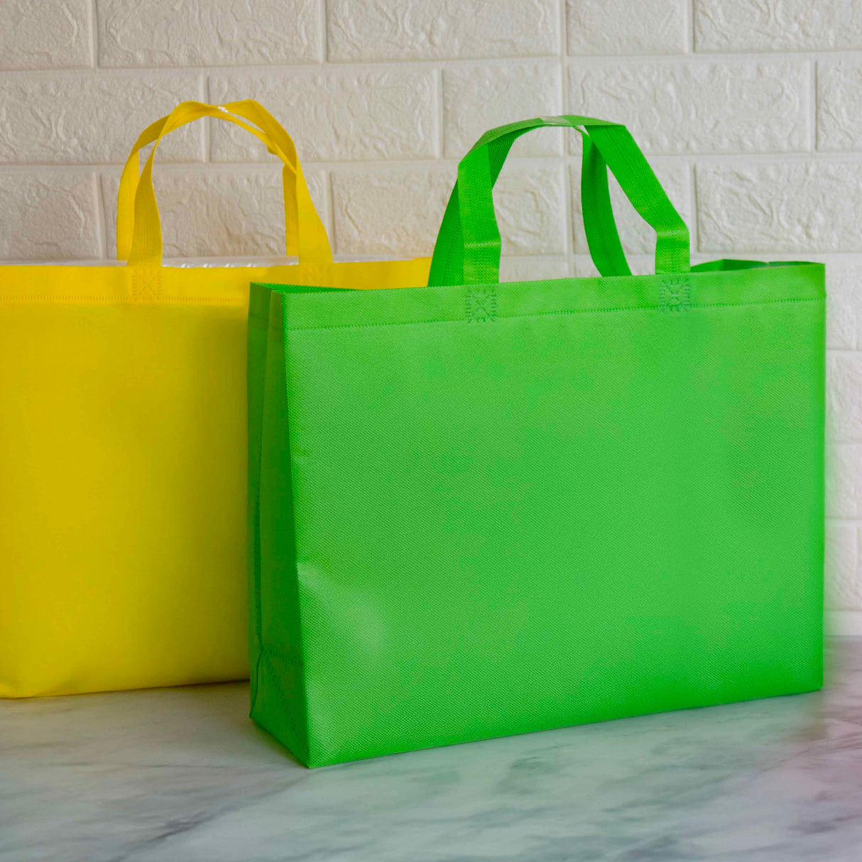 Shopper in TNT Easy