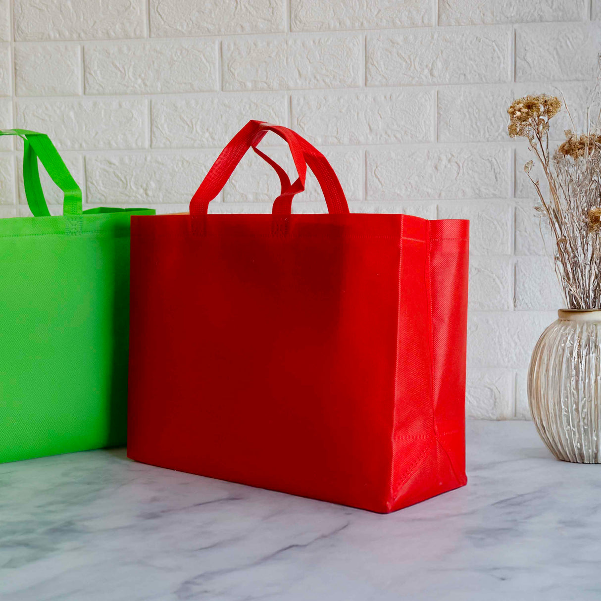 Shopper in TNT Easy