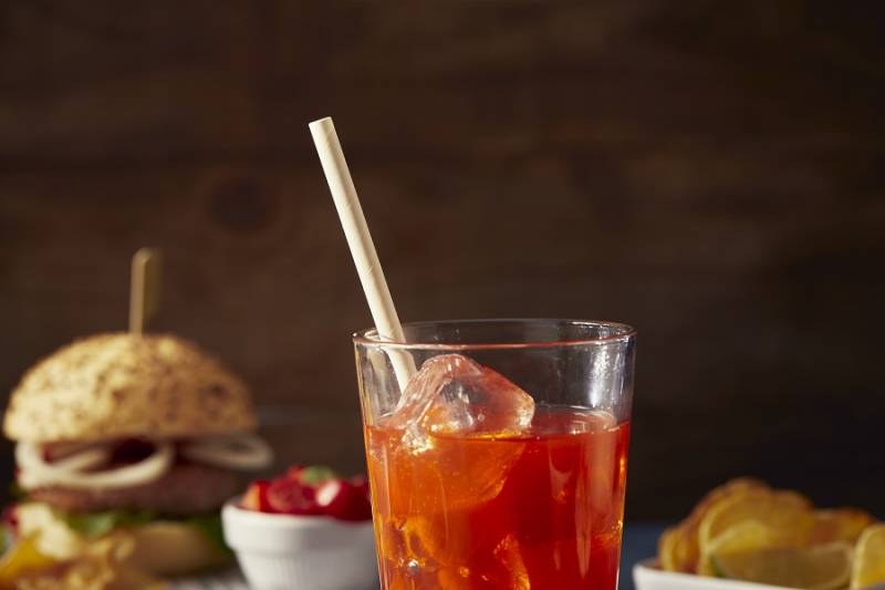 Cannucce bianche in carta imbustate singolamente biodegradabili