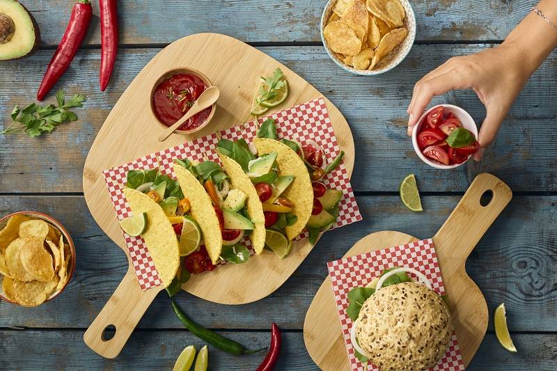 Tagliere in bamboo con piedi e manico