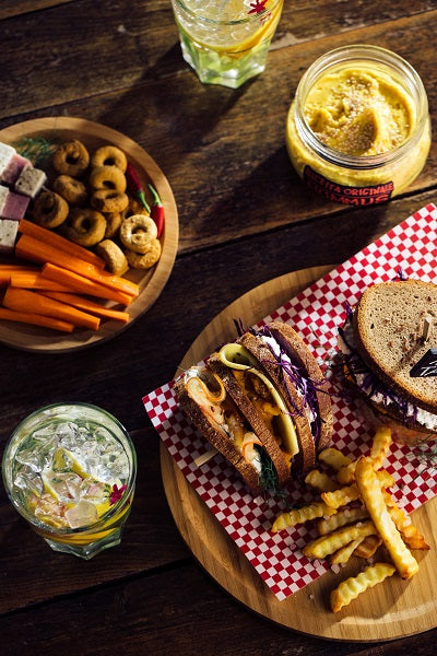 Vassoio rotondo in bamboo con bordi rialzati