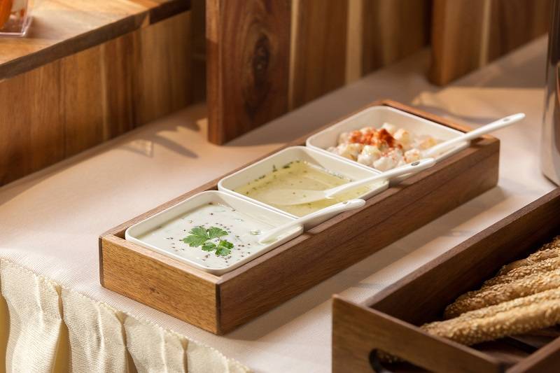 Set vassoio in Acacia con 3 ciotole melamina