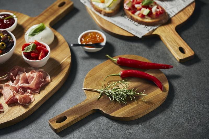 Tagliere in acacia con manico