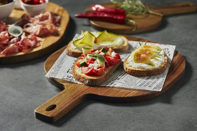 Tagliere in acacia con manico