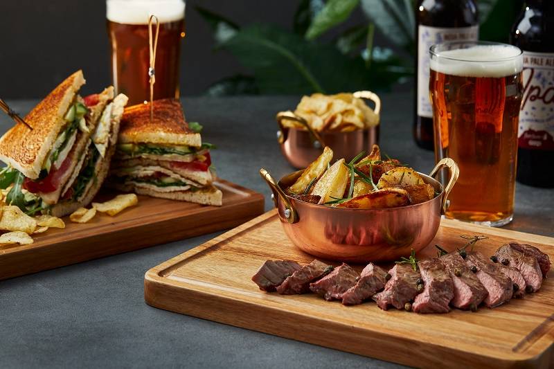 Tagliere in acacia con scanalatura