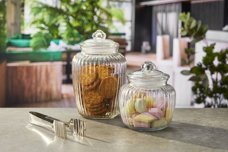 Barattolo in vetro con coperchio incluso
