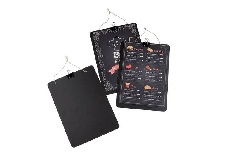 Lavagna rettangolare con corda e molletta per fogli