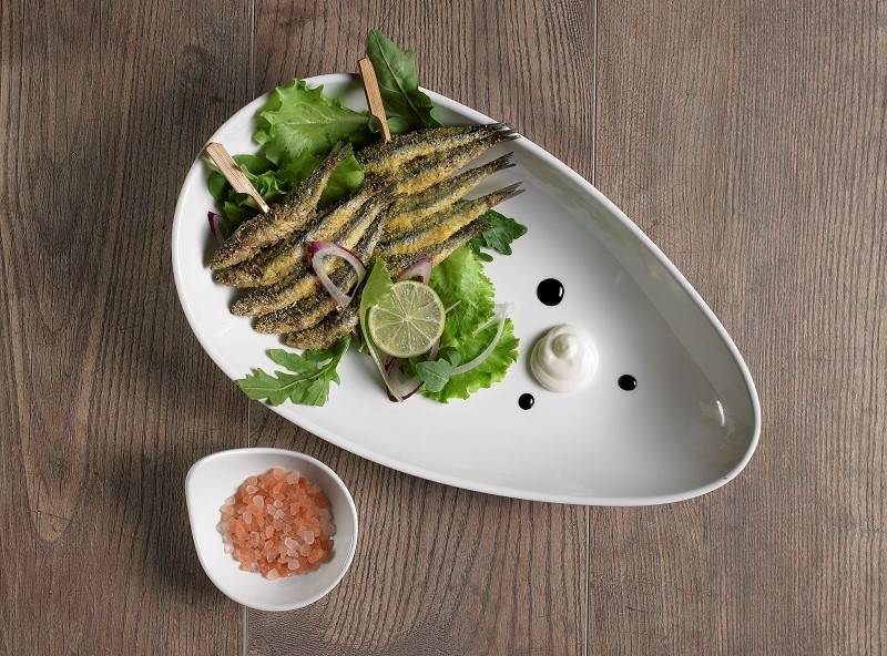 Piatto ovale in melamina bianca