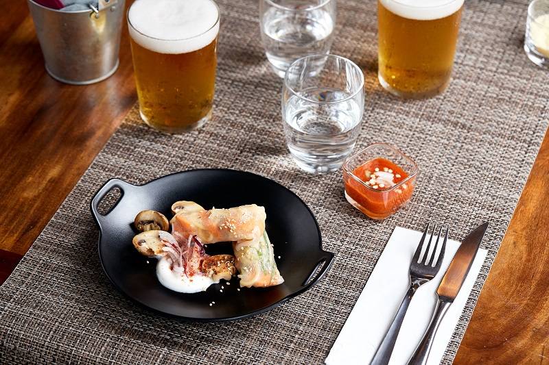 Padellino in melamina nera con due manici