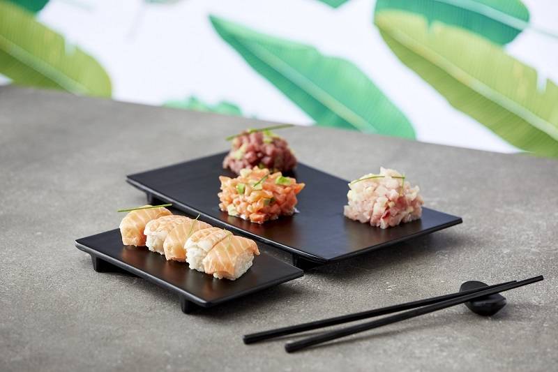 Vassoio Sushi nero in melamina con piedi