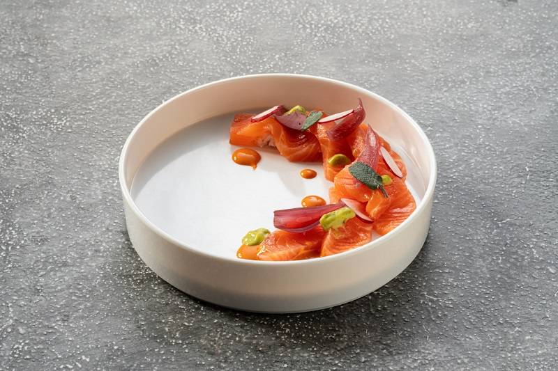 Piatto bianco con bordi dritti