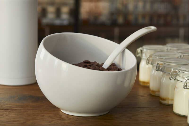 Ciotola tonda in melamina bianca inclinata