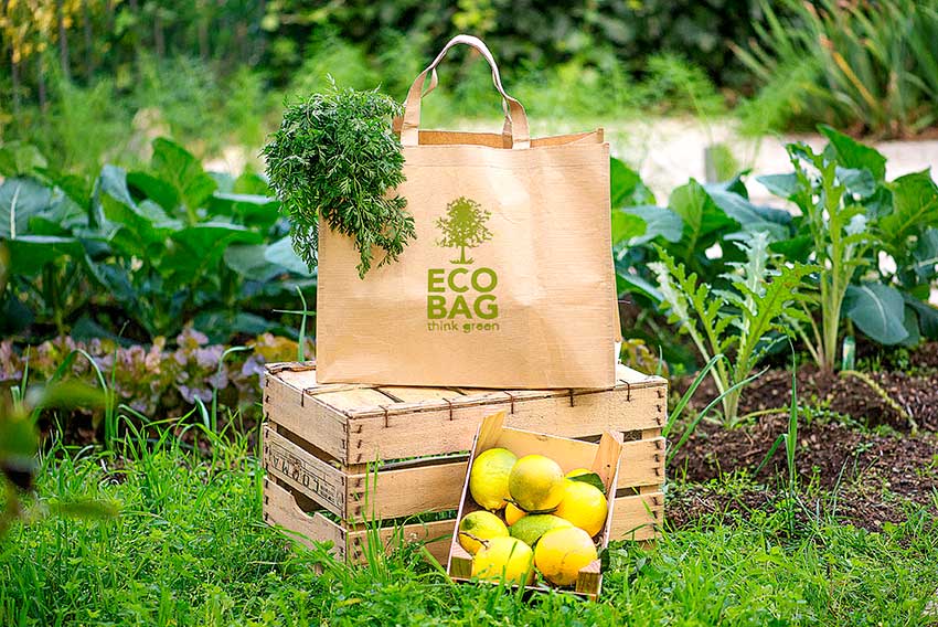 Packaging ecologico che sostiene il mondo