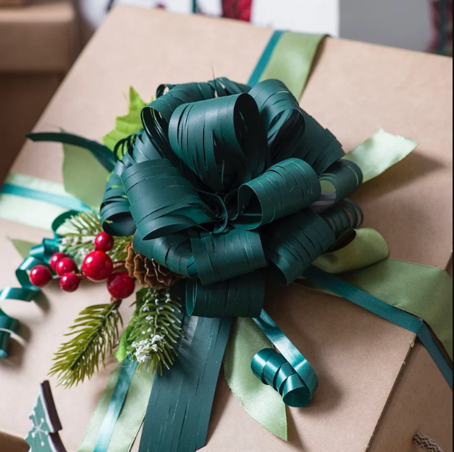 Coccarda per pacchi regalo: abbinamenti e idee di stile