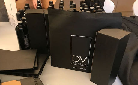 Scatole Portabottiglia Black Edition al DV Hotel