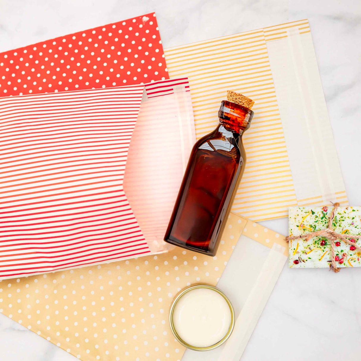 Sacchetto Carta con Patella adesiva Mix