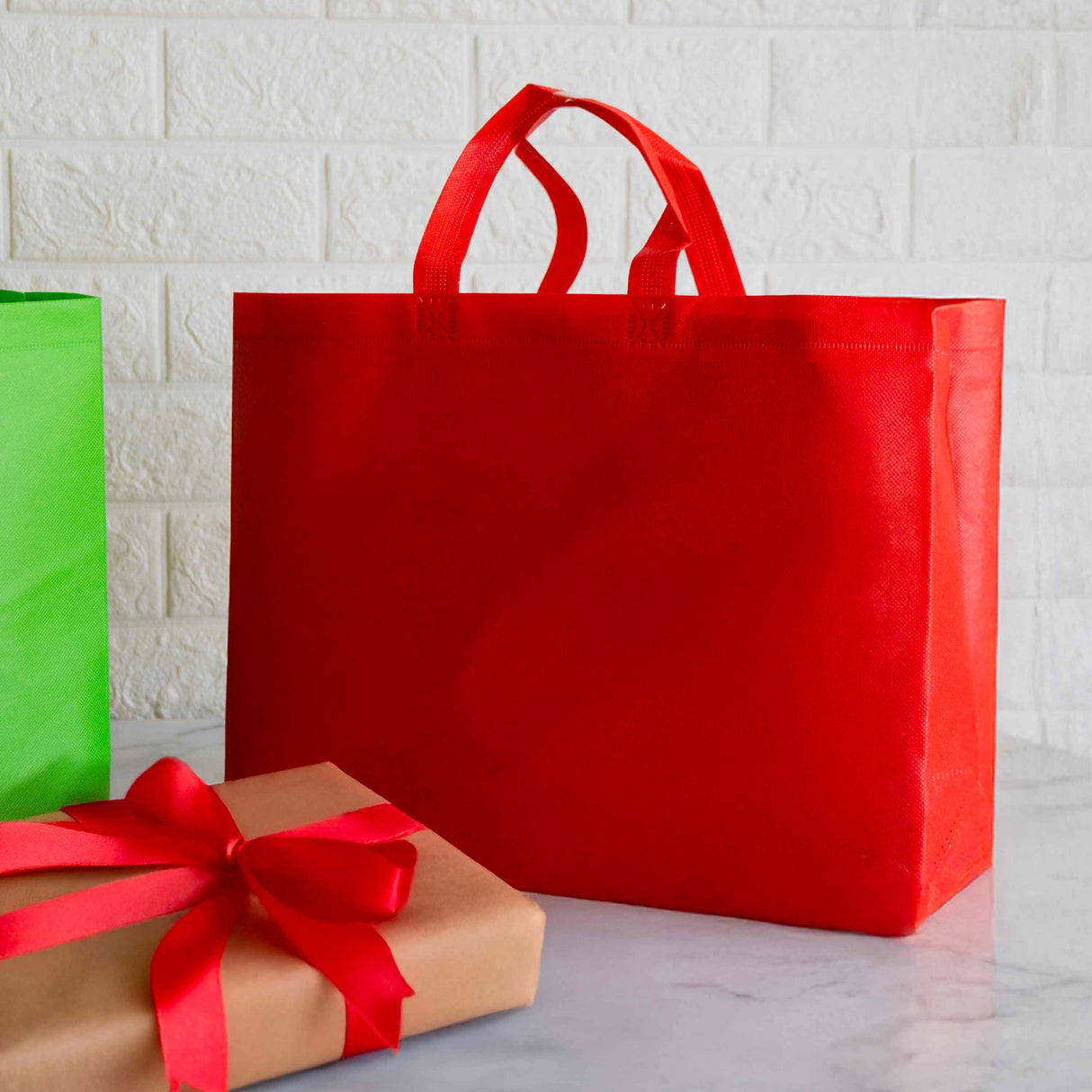 Shopper in TNT Easy