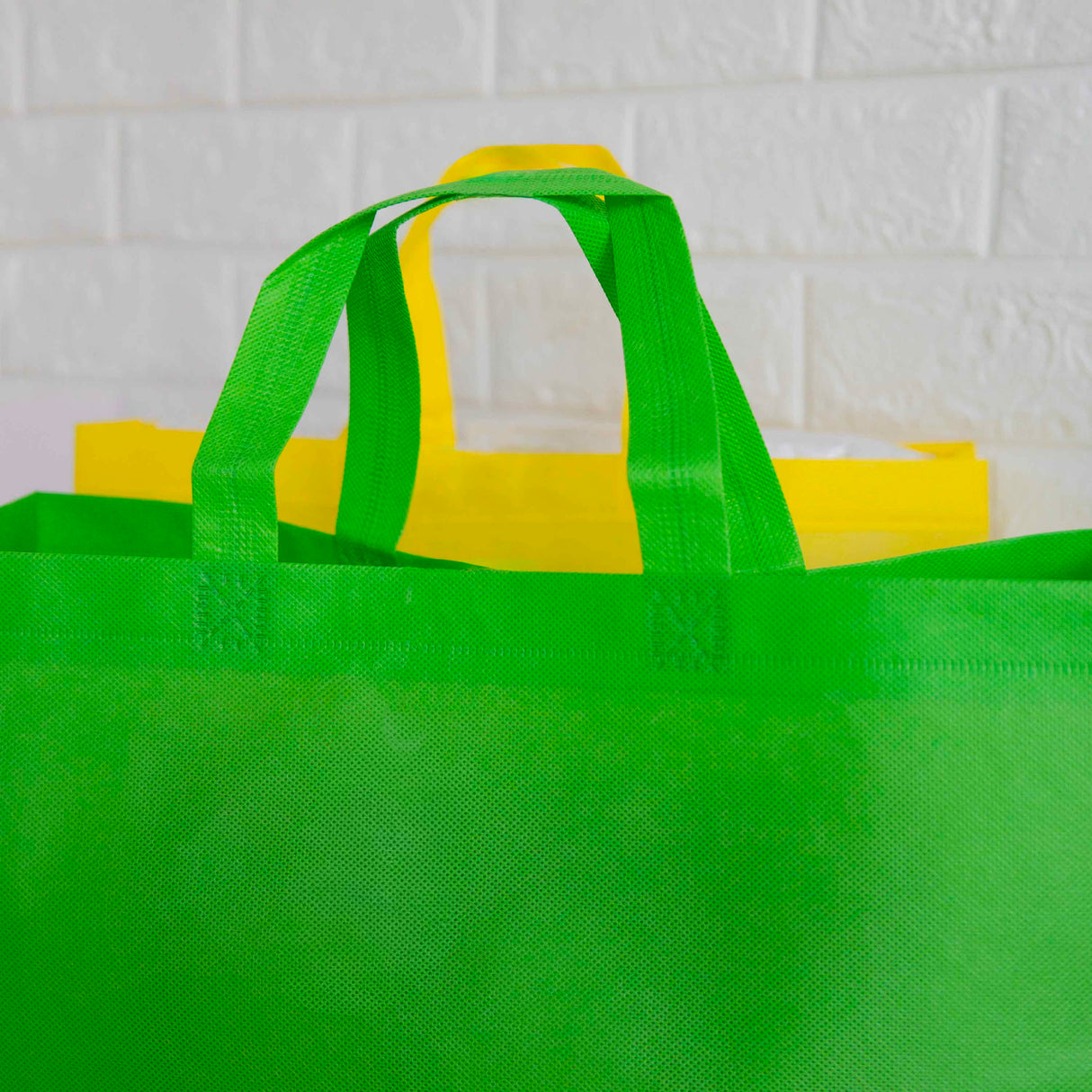 Shopper in TNT Easy